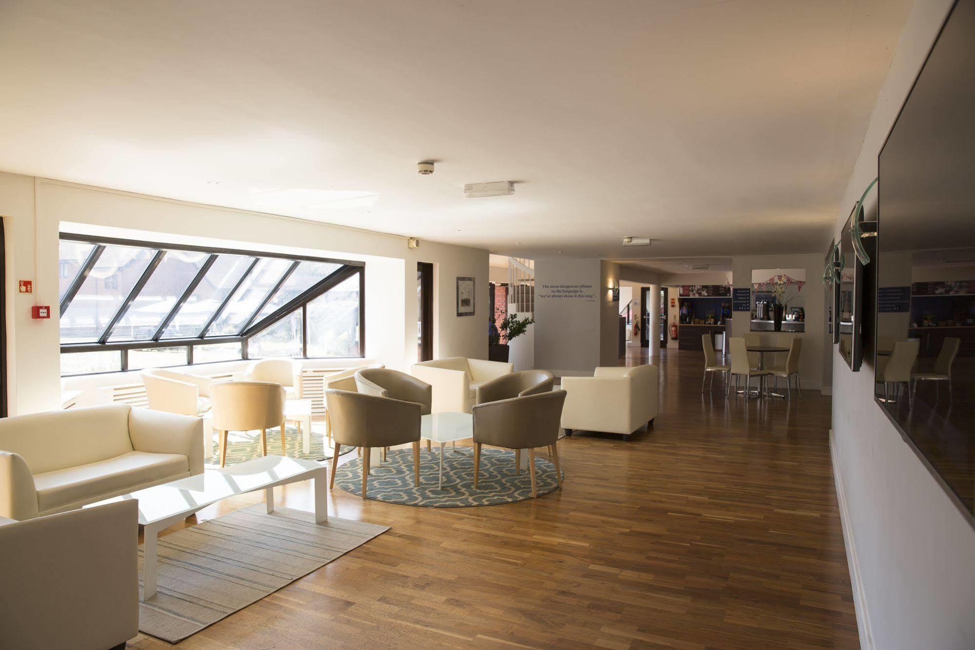 Cim Business Centre Hotel Maidenhead Eksteriør billede